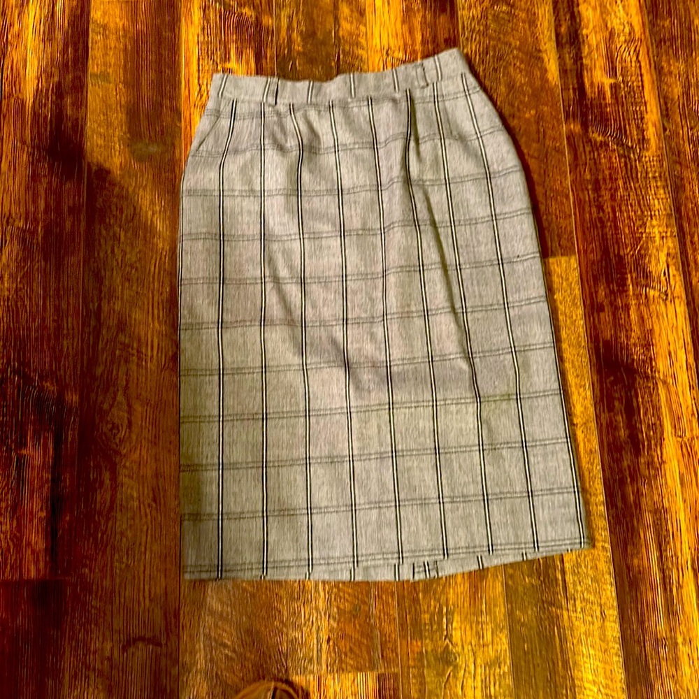 Below the knee women’s grey checkered wool pencil skirt size 14